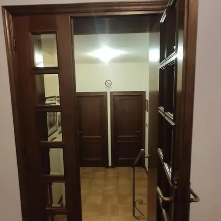 Charlie's Home: With Private Parking *